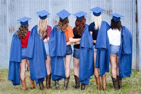 Luscombe Farms Senior Girl Group Photo Session Group Senior Pictures