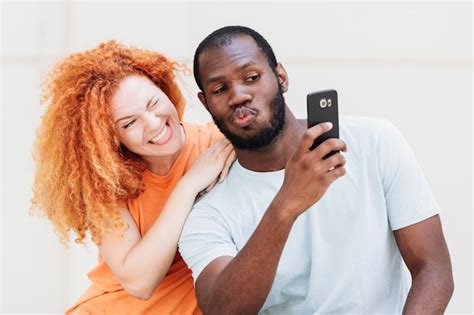 Free Photo Medium Shot Of Couple Taking A Selfie