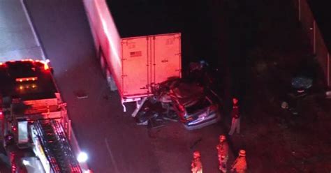 One Dead After Vehicle Crashes Into Back Of Big Rig Cbs Los Angeles