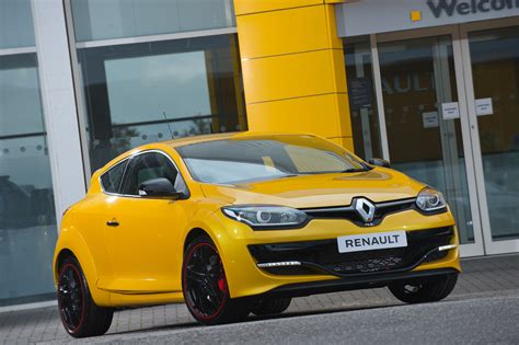 Depuis 2004, la mégane rs donne le ton de la catégorie des compactes sportives. Final Third-Generation Megane RS On Sale In the UK, Priced ...