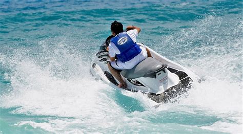 Jet ski safari is the best way to explore tenerife on a water motorcycle. Action im Urlaub mit einem Jetski - Click & Boat