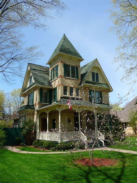 Victorian Charmer: Beautiful Home with Victorian Style
