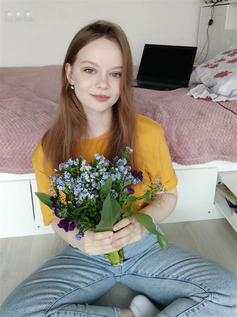 Tw Pornstars 🍒 Darina158 🍒 Twitter Im Taking Part Of Manyvids May Flowers Contest Thank