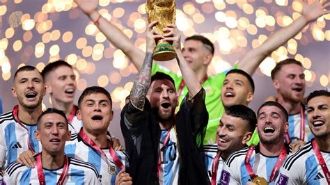 Qatar 2022 ¡argentina Tres Veces Campeón Lionel Messi Levanta La Copa