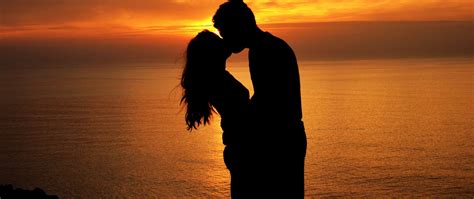 Download Wallpaper 2560x1080 Silhouettes Kiss Couple Love Sunset Dual Wide 1080p Hd Background