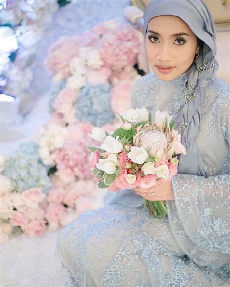 Fashion • food • travelling founder @bettys_kitchen @blairforhair bettyrahmadmanagement@gmail.com youtube : 10 Pertunangan Selebriti, Mana Paling Letops? - Media Hiburan
