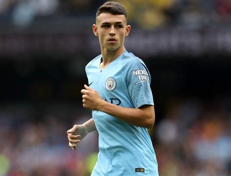 Phil foden is a professional footballer who is named the youngest football player to win the premier league by the guinness world records. Phil Foden - Bio, Net Worth, Dating, Girlfriend, Wife ...