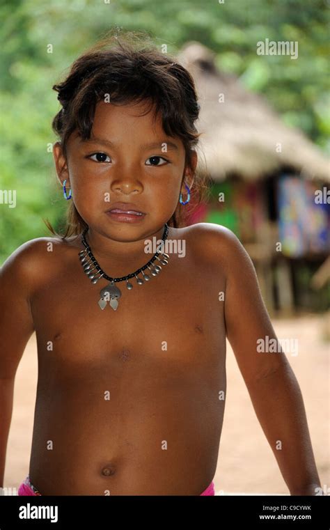 Niña indigena hi res stock photography and images Alamy