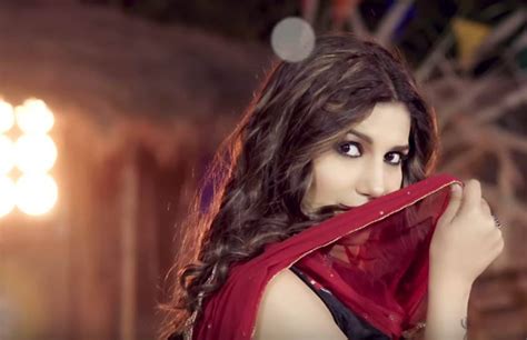 Sapna Choudhary New Song Video सपना चौधरी का ‘घूंघट’ में डांस देख