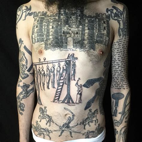 Η εικόνα ίσως περιέχει 1 άτομο tattoos history tattoos prison tattoos