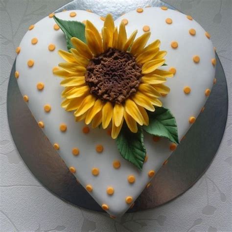 Pin By Chantel On Sunflowers Sunflower Cakes Sunflower Birthday