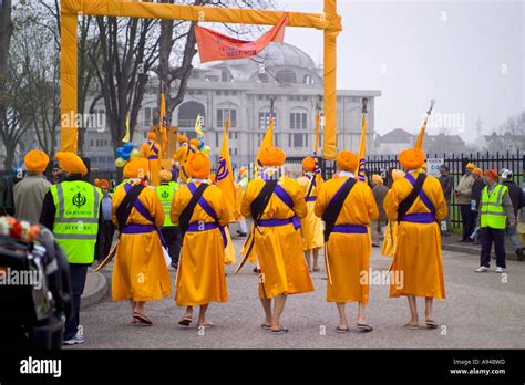 Vaisakhi Festival In Gravesend Kent With Parade And Crowds Stock Photo