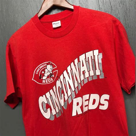M Vintage Cincinnati Reds T Shirt