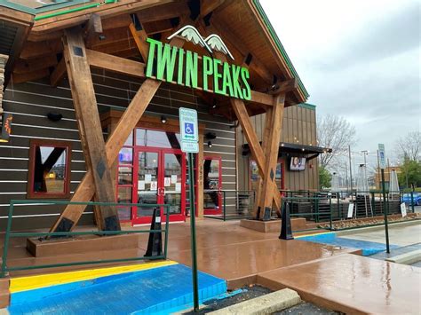 Twin Peaks At Huntsville Al American Food And Sports Bar