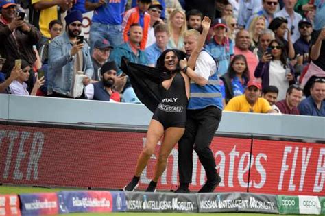 cricket world cup final 2019 vitaly uncensored pitch invader tries to disrupt england vs new