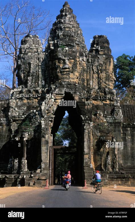 Angkor The Entrance Gate Of The Angkor Thom Temple Stock Photo Alamy
