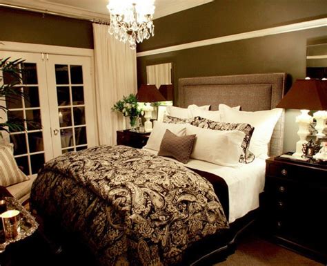This bedrooms wall in purple is decorated with photo frames and two chests of glass drawers on either side. Best New Romantic Bedroom Design for Lovers | Romantic ...