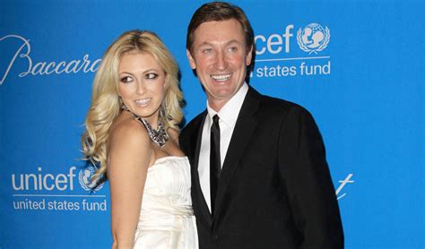 Grandpa Wayne Gretzky Approves Paulina Gretzky Picks A T Baby Name
