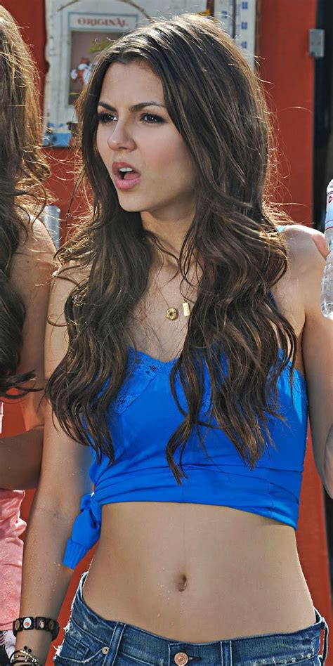 Victorious 1x08 Survival Of The Hottest Victoria Justice In Hot Blue Shorts Pinterest