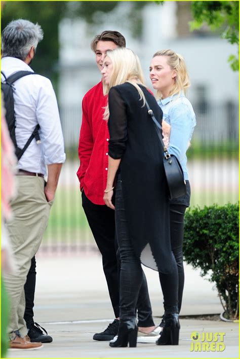 Margot Robbie Hangs With Amber Heard After Her Divorce Settlement
