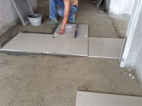 Cara menempelkan mozaik ke dinding sama seperti cara pemasangan keramik pada lantai. Cara Pasang Mozek Lantai | Desainrumahid.com