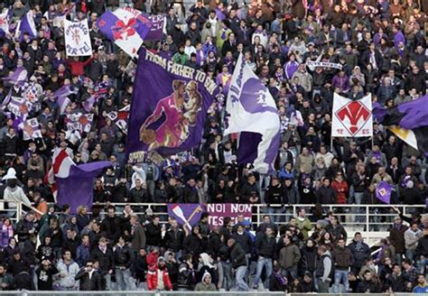 Saremo al san paolo in 300. Cori discriminatori durante Fiorentina-Napoli: Curva ...
