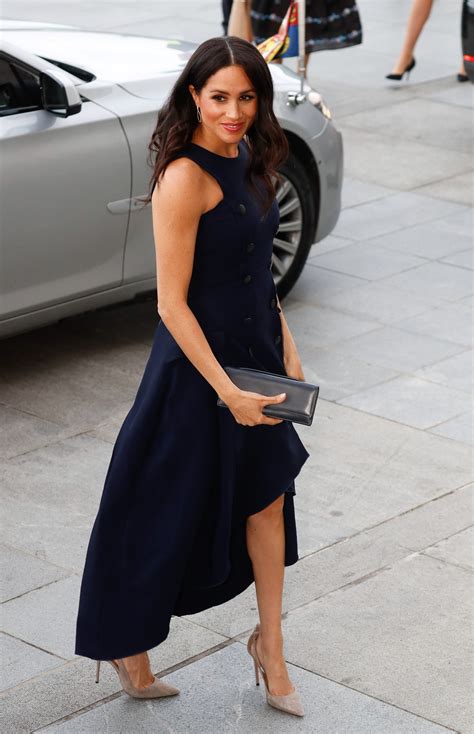 the reason why meghan markle always wears navy blue is so fascinating meghan markle style