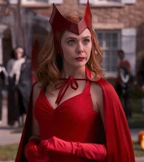 Lizzie Looks Incredible Celebhub In 2021 Elizabeth Olsen Marvel