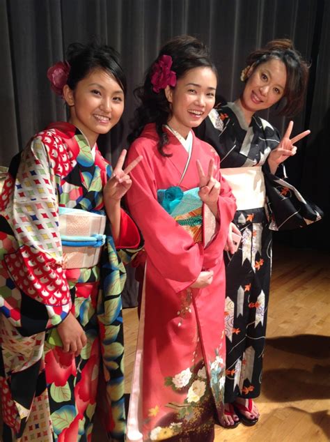Traditional japanese hairstyles for women include. Kimono Show Introduces Occasions and Styles of Japanese ...