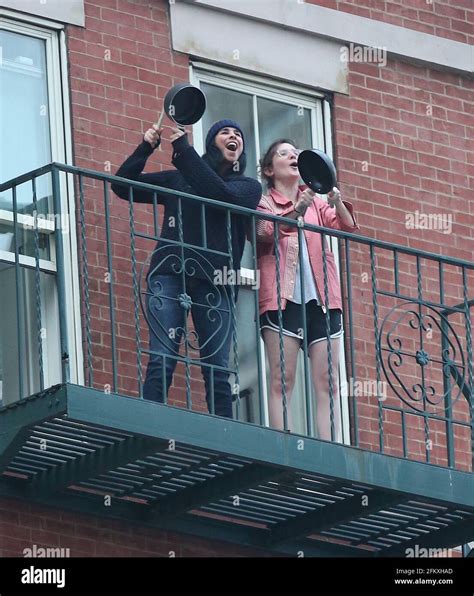 New York Ny Sarah Silverman And Friend Cheer On