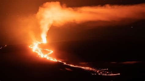 Mauna Loa Eruption Threatens Key Highway On Hawaiis Big Island World