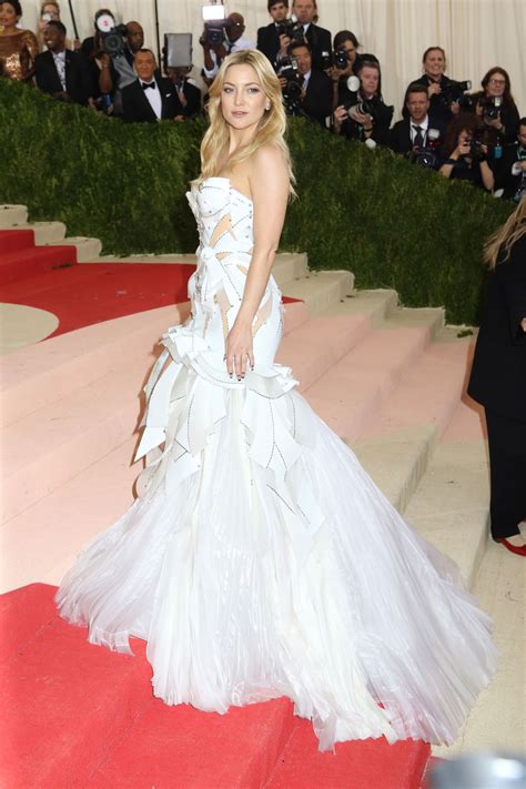 Rettung in letzter sekunde diesem star riss kurz vor der met gala das kleid. Kate Hudson - The 2016 Met Gala at The Metropolitan Museum ...