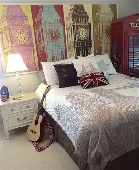 Pin By Michelle Lynn On Decoration London Bedroom Themes Bedroom Themes Travel Themed Bedroom