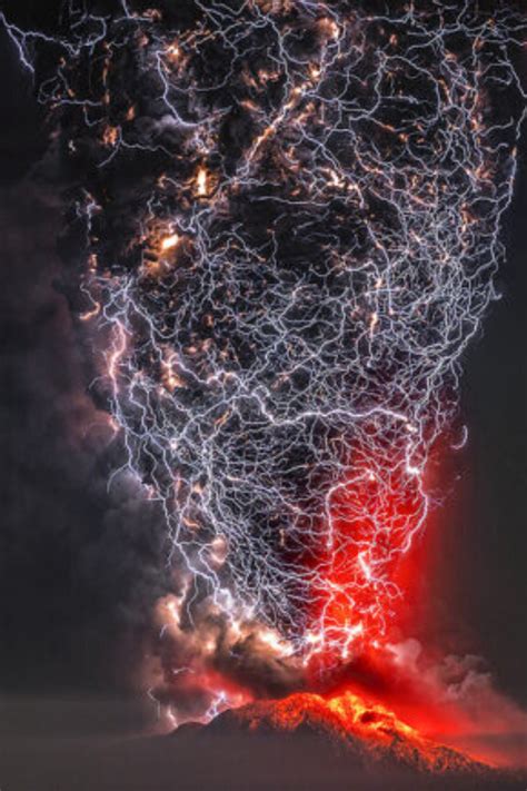 Talk About A Perfect Storm Amazing Lightning Storm Volcano
