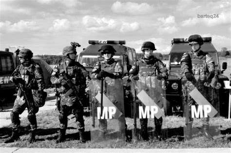 Fotos Gratis En Blanco Y Negro Gente Multitud Soldado Monocromo