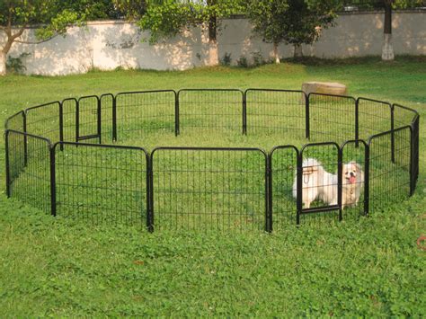 Installing temporary fencing around your property while you are doing work on it can be an effective way to keep the worksite safe and prevent safety. How to build a temporary dog fence (Plans and Ideas) - Smart Deco Furniture
