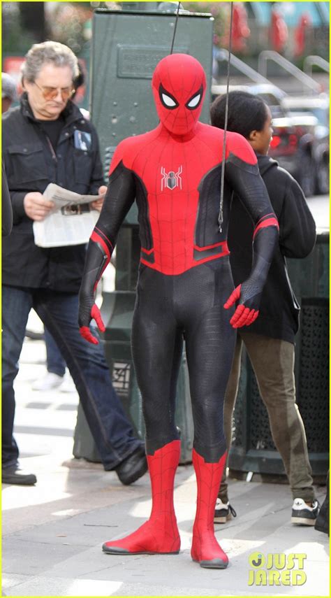 Photo Tom Holland Dons Spider Man Far From Home Costume While Filming