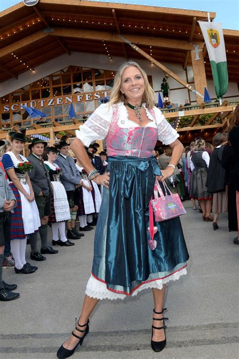 Stefan effenberg former footballer from germany central midfield last club: Oktoberfest 2018: Claudia Effenberg trägt Dirndl-Schleife ...