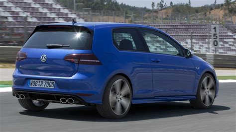 The third of the four volkswagen golf models introduced by volkswagen passenger cars malaysia (vpcm) is the facelifted volkswagen golf gti. Volkswagen Golf R Mk7 now in Malaysia with 290hp, price ...