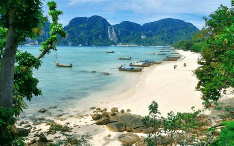 What To Do And Where To Stay On Phi Phi Island Couple Travel The World