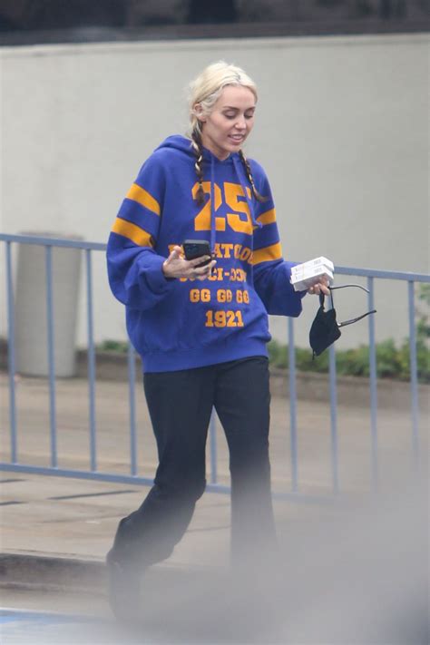 Miley Cyrus And Tish Cyrus Run Errands In Burbank 01032023 • Celebmafia
