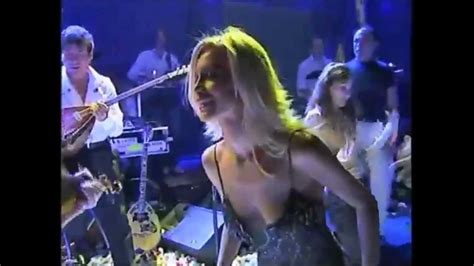 Paola foka, born pagona karamitsiou, is a greek singer en.wikipedia.org Η Παολα `βασανιζεται` απο βιολι ( La Mamounia live) - YouTube