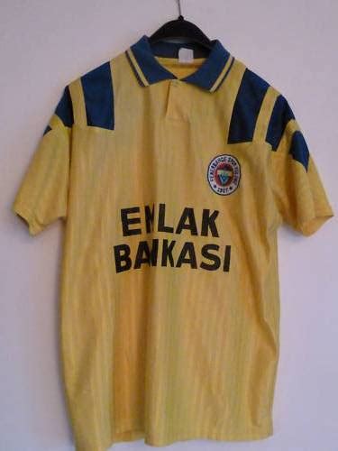 feˈnæɾbahtʃe), is a turkish sports club based in istanbul. Fenerbahce Home futbol forması 1992 - 1994.