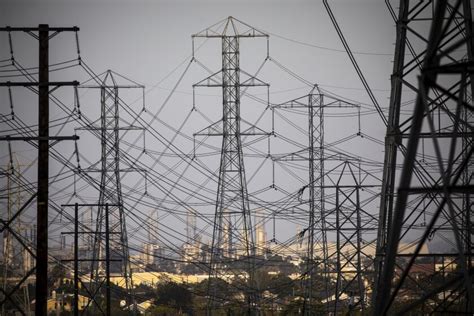 Extreme Heat Wave Pushing California Power Grid To Limit With Rolling