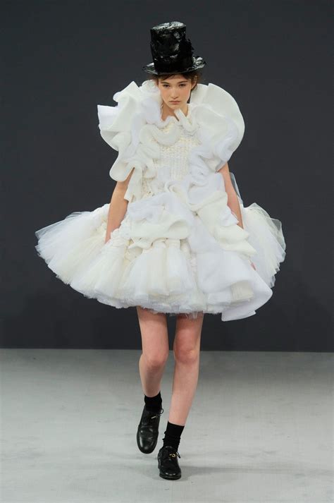 Viktor And Rolf Fall 2016 Runway Pictures Fashion Couture Fashion
