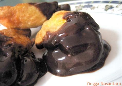 2.) bagaimana cara memanfaatkan limbah kulit pisang menjadi makanan yang layak dikonsumsi? Cara Membuat Pisang Goreng Kriuk Saus Cokelat - Lifestyle ...
