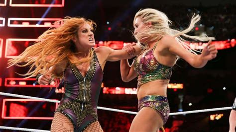 Becky Lynch Explica Su Rivalidad Con Charlotte Flair Superluchas