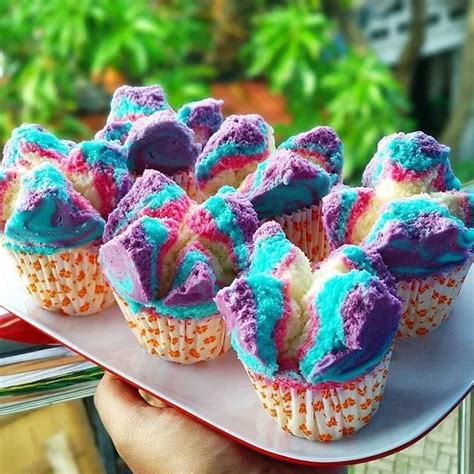 Anda dapat membuat kreasi kue tersebut sesuai selera anda. 8 Resep Cara Membuat Kue Bolu Kukus Sederhana Anti Gagal ...