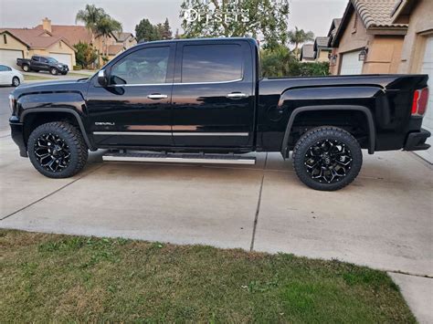 2017 Gmc Sierra 1500 With 20x10 19 Fuel Assault And 33105r20 Nitto