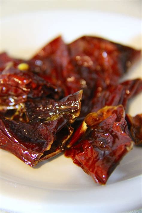 Pomodori secchi sott'olio alla siciliana, una preparazione che sa di casa e famiglia. Pomodori secchi sott'olio | Ricette, Idee alimentari, Peperoni